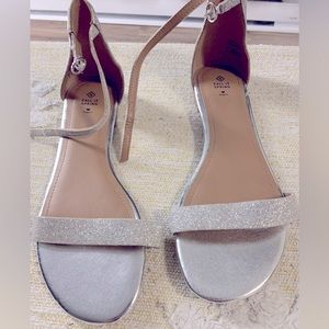 Super cute silver flat sandal size 8.5 new never worn